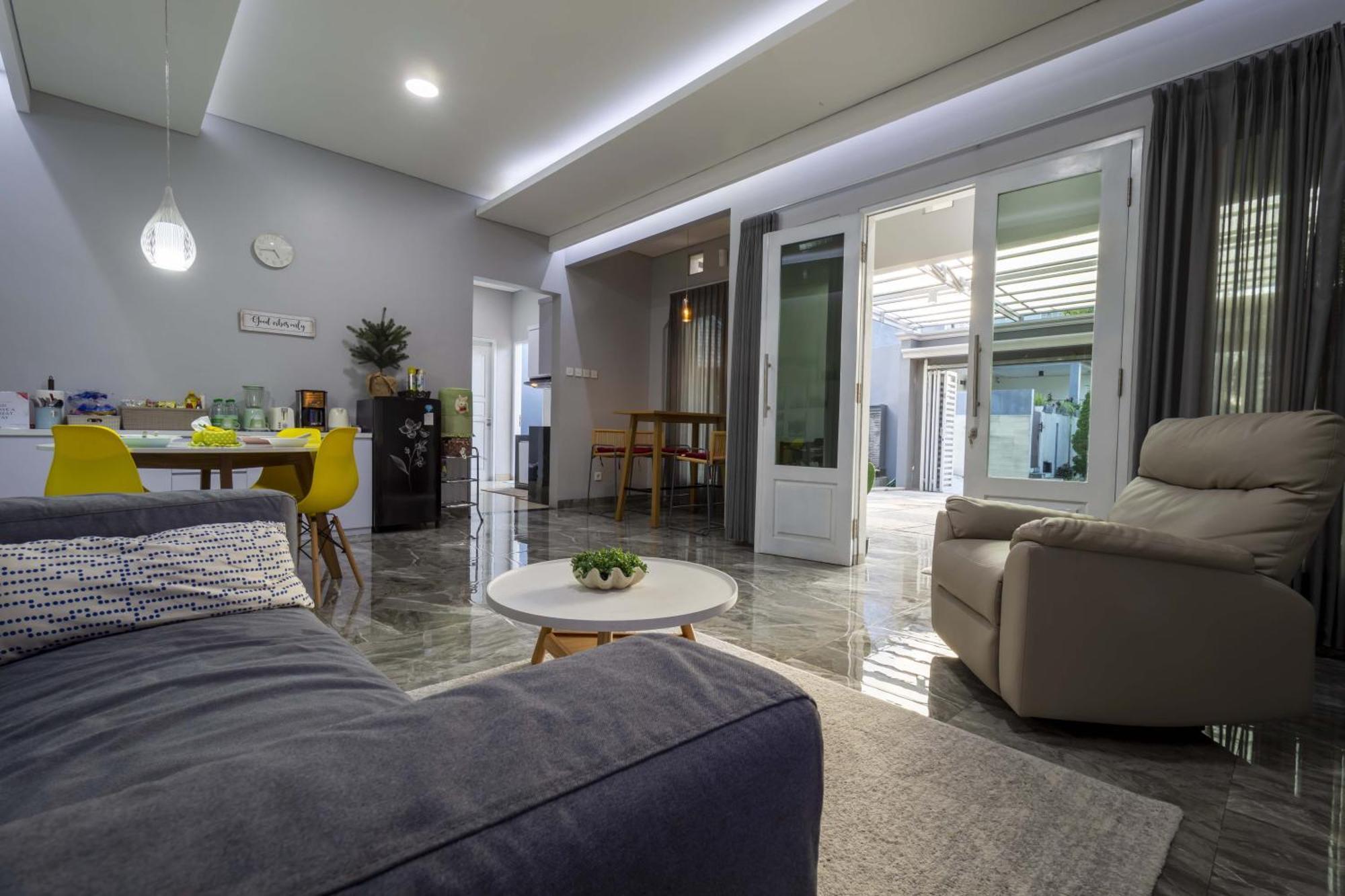 Villa Palm Springs By Reqhome Ciater Hilir Bagian luar foto